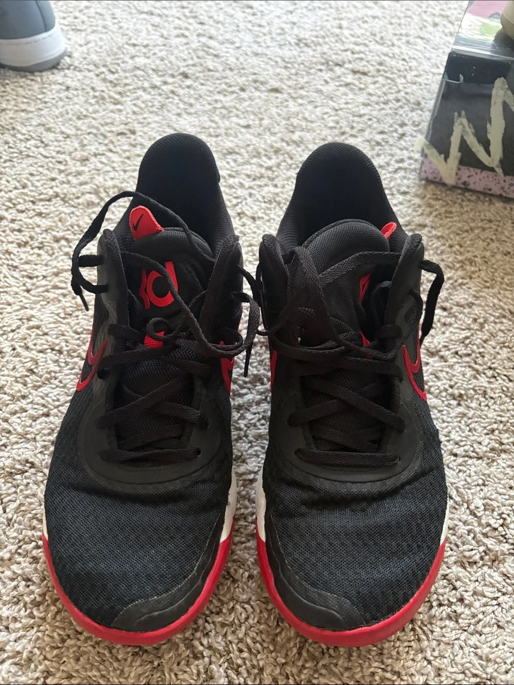 Nike Kids Black and Red Low-Top Sneakers